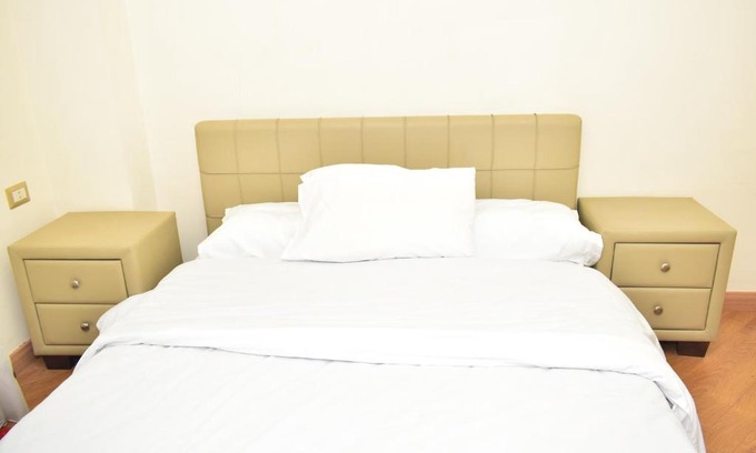 Al Duqqi Apartment | شقه 8