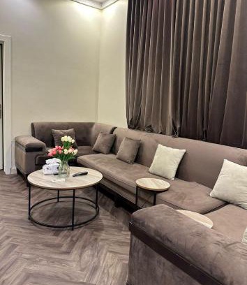 Al Hamra Apartment | غرفة وصالة هادئه