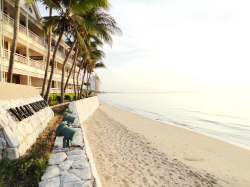 Cha-am Resort | บ้านมนชเลชะอำ ติดชายหาด Baan Monchale