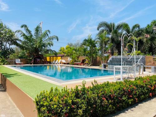 Pak Nam Pran Resort | แสงหิรัญ บีช รีสอร์ท