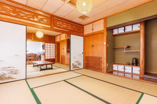 Izumi House | ジャングリアまで車で10分Grandmas House 山の宿は一棟貸でBBQ可能