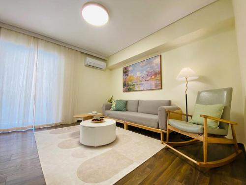 Agia Paraskevi Apartment | 地铁站旁,免费停车,安静舒适街区,精品两卧室大露台公寓,治安好