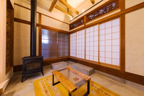 Takaharu Apartment | 山すそ雫の宿稲穂inaho-家族旅行グループ旅行に最適-一棟貸切70平米-高千穂峰ビュー-温泉近く-最大6名