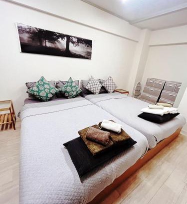 Shin-Osaka Apartment | 新大阪徒步30秒 Shinosaka Station 30s, Direct to Kansai Airport 關西空港直達, Shinkansen to Kyoto, Tokyo & Nagoya, Universal Studio 16 mins, Umeda 6 mins, Kyoto 25 mins, Early Check in