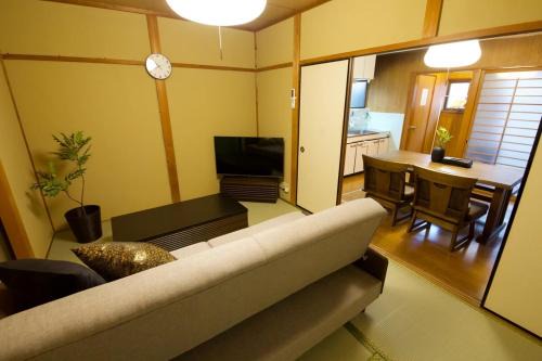 Nagawa Apartment | 東月光町戸建て