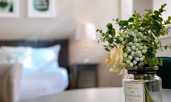 Logan Square Apartment | 浪淘沙 | Pinot Noir Studio at City Hall