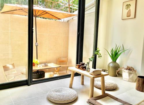 Changning Apartment | 禅茶庭院两居室2-Bedroom Apart ment With Garden