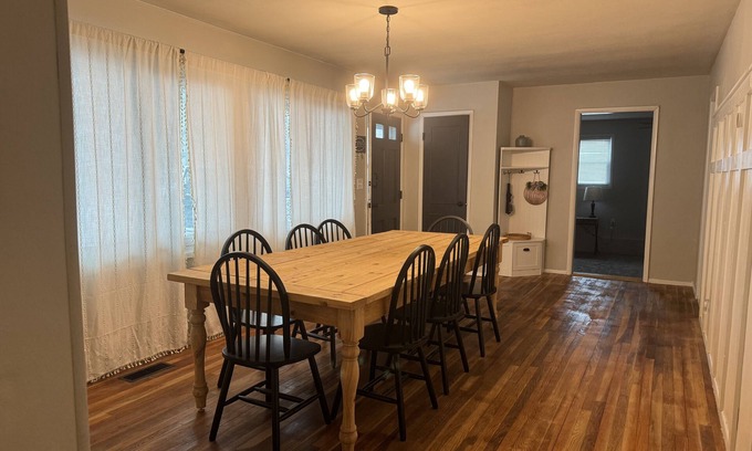 Ellettsville House | 0 cleaning fee- Spacious Ranch in quiet neighborhood 12 minutes to IU