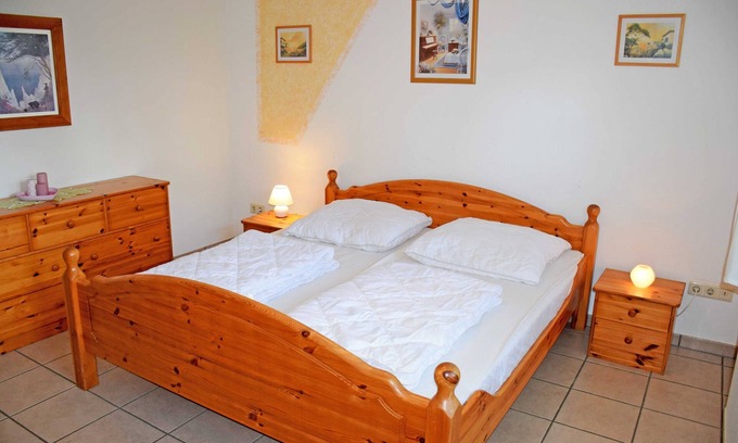 Putbus Apartment | 01 Ferienwohnung mit Gartenterrasse - Rügener Ferienwohnungen in Beuchow