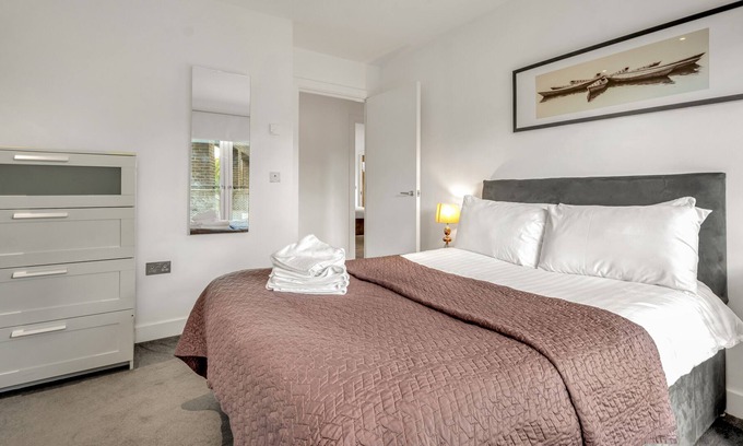 Hoxton West Apartment | 03 Bed Aprtment in Regent's Canal by MySquare