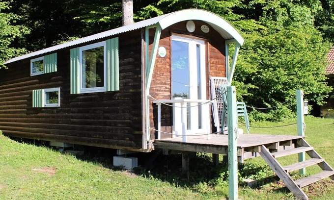 Miribel-les-Echelles Cabin | 04. Roulotte Azalée 4 persons