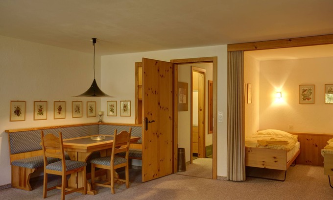 Silvaplana Apartment | 1 1/2-room flat with lake view on the 2nd floor