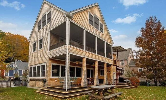 Meredith House | 1/4 Acre Woods on Lake Waukewan!