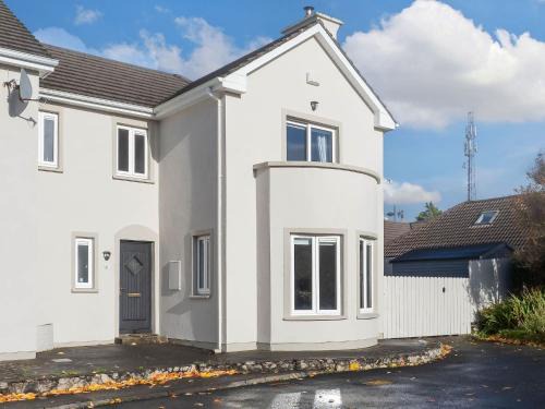 Clifden House | 1 An tSean Scoil, Clifden