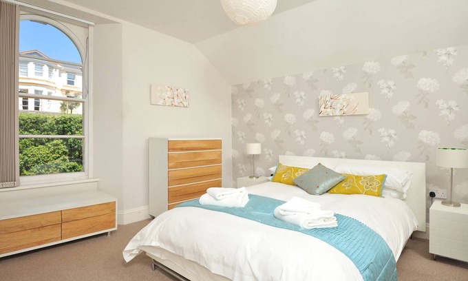 Torquay City Centre Cottage | 1 Astor House - stunning south facing uninterrupted sea views with balcony