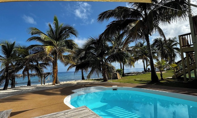 West End House | 1-bdm tropical beach paradise w/pool, hammocks, cabana, snorkeling, BBQ & more!