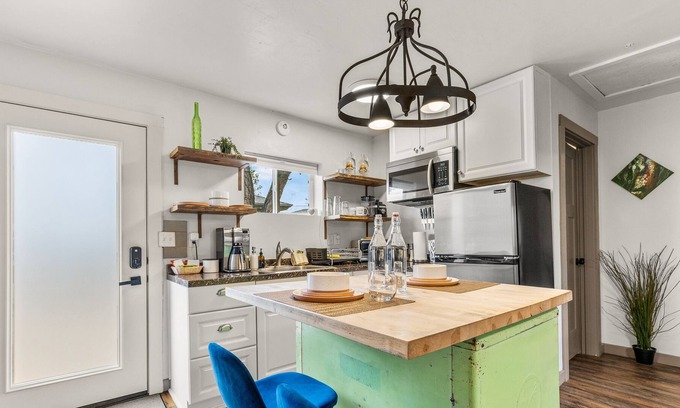 Coconino Estates Cottage | 1 bdrm Guesthouse close to Snowbowl!