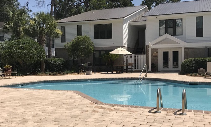 Saint Simons Island Condo | 1 Bed/1 Bath AVAILABLE- July 6-10, July 12-16, July 26-31. Only a 2 nt minimum