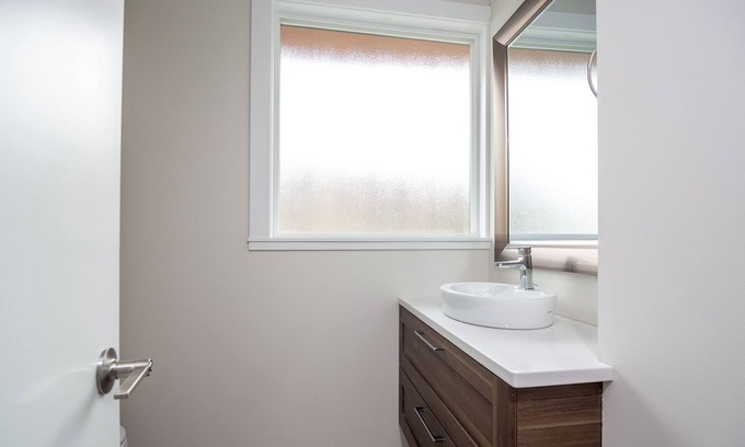 South Central Apartment | 1 BED 1 BATH Executive suite.