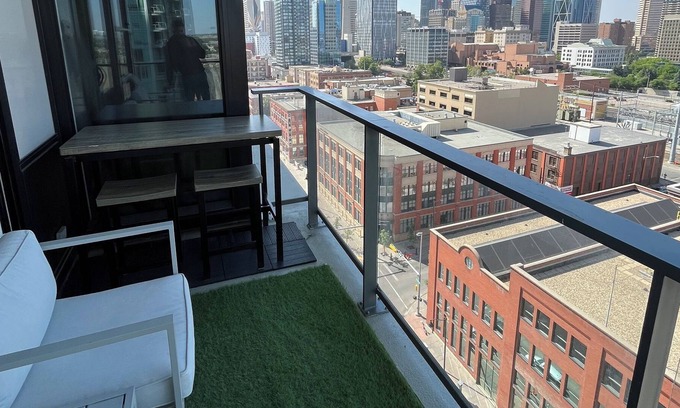 East Village Apartment | 1 Bed 1 Bath in a Modern Apartment