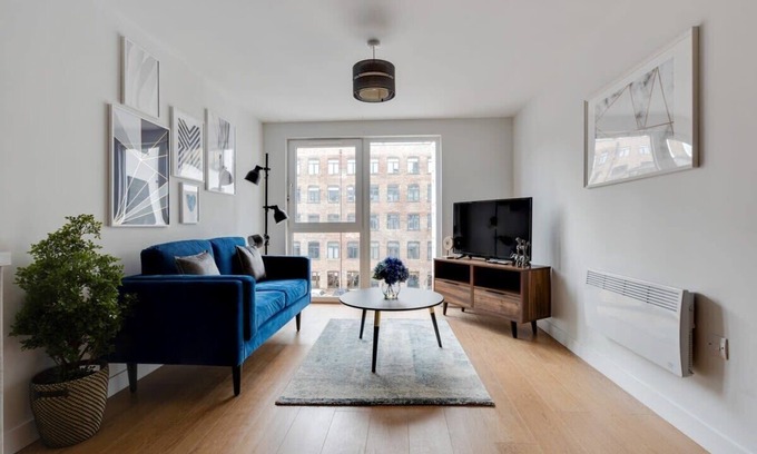 Leeds Apartment | 1 Bed Apartment in a Converted Mill With Parking