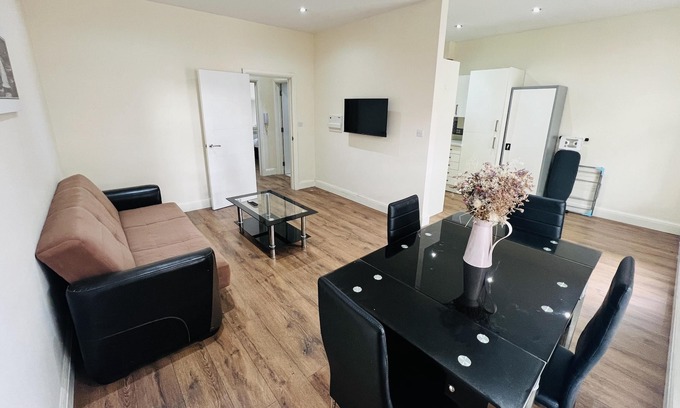 Ealing Apartment | 1-Bed Apartment in Ealing - 2mins from station
