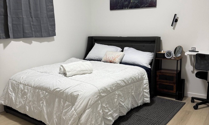 Northwest Calgary Apartment | 1 Bed En-suite Bath in Calgary near the Airport. Clean & Cozy
