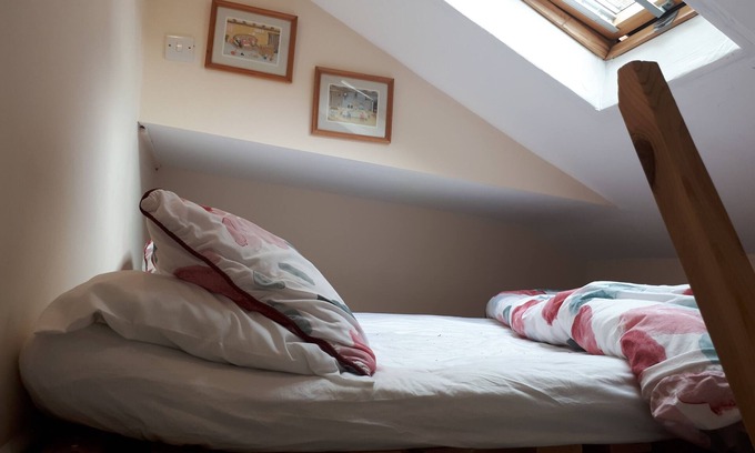 Lewes Apartment | 1 Bed Flat - Sleeps 2 - Pets - Garden - Parking