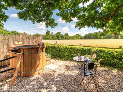 Ipswich House | 1 Bed in Aldham 86650