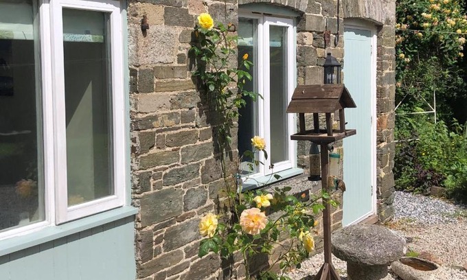 Coad's Green House | 1 bed-Pet Friendly-Parking-Patio-close to coasts