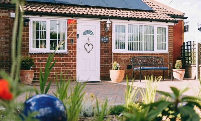 East Dereham Apartment | 1 Bed, Sleeps 2, Free Parking, Pets Welcome