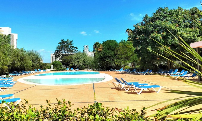 Lisbon Old Town Condo | 1-bedr. Lisbon-center, AC, swimming pool, garden, 1 free parking space