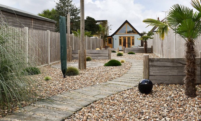 Holland-On-Sea Cottage | 1 bedroom accommodation in Holland-on-Sea