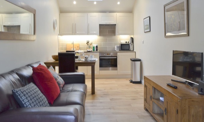 Billingshurst Cabin | 1 bedroom accommodation in Wisborough Green, near Billingshurst