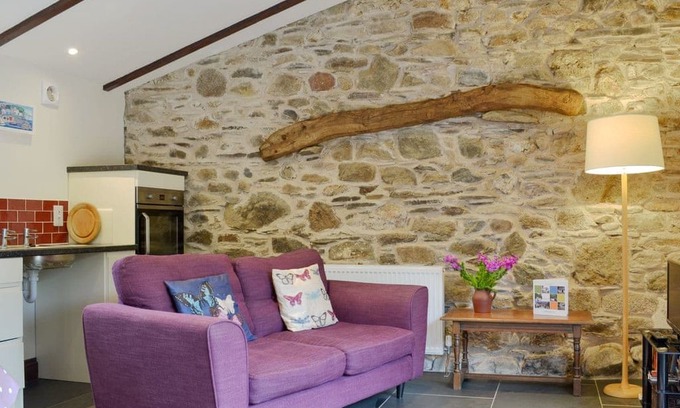 Callington Cabin | 1 bedroom accommodation in Linkinhorne, near Callington