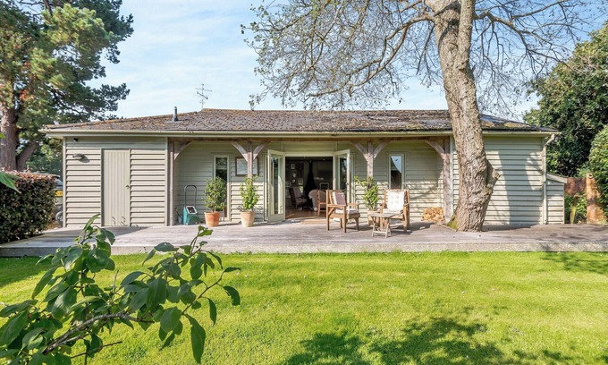 New Forest District Cottage | 1 bedroom accommodation in Lymington