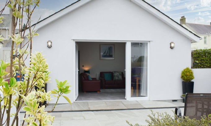 Llanbedrog Cottage | 1 bedroom accommodation in Llanbedrog, near Abersoch