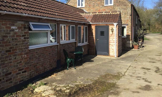 Dursley Cottage | 1 bedroom accommodation in Cambridge, near Lower Cam