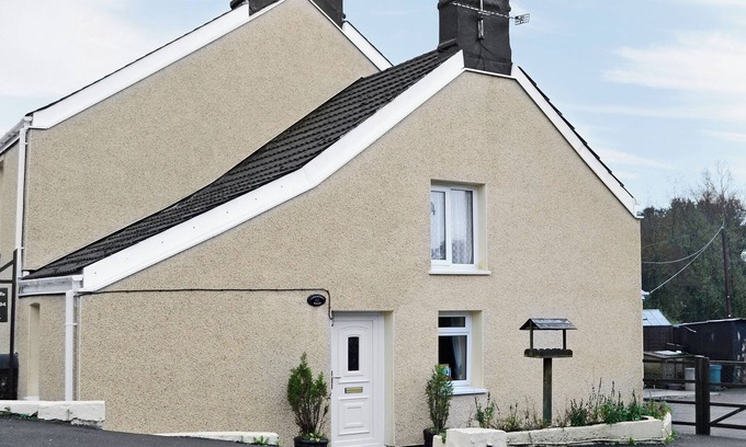 Cross Hands Cottage | 1 bedroom accommodation in Cross Hands, near Carmarthen