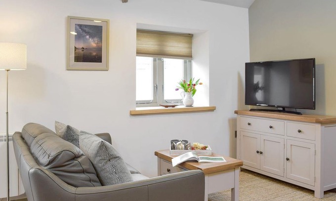 Stackpole Cabin | 1 bedroom accommodation in Valast Hill, near Stackpole