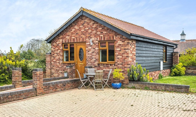 Brightlingsea Cottage | 1 bedroom accommodation in St Osyth