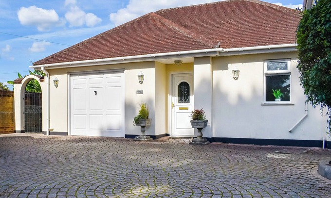Hamworthy Cottage | 1 bedroom accommodation in Poole