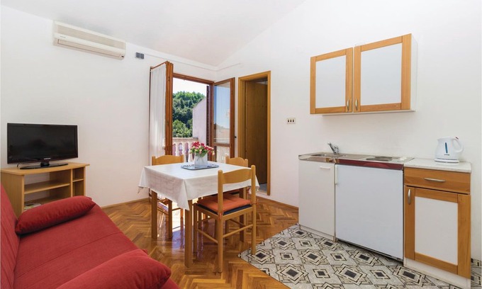 Komoseva Apartment | 1 bedroom accommodation in Mali Iz