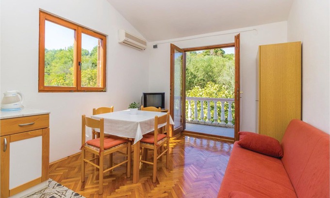 Komoseva Apartment | 1 bedroom accommodation in Mali Iz