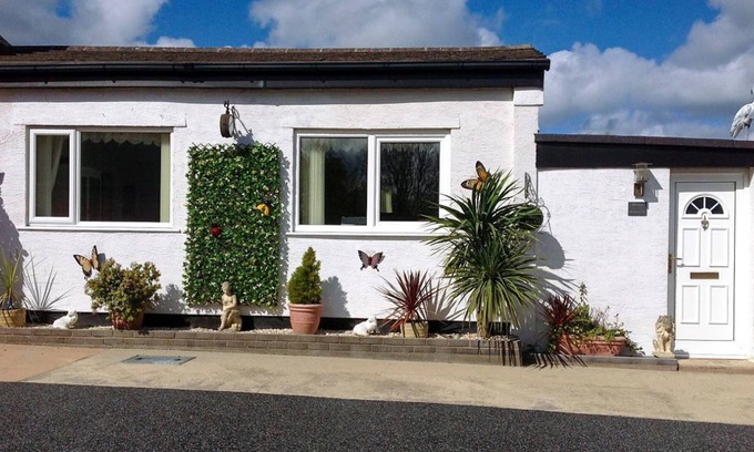 Bodelwyddan Cottage | 1 bedroom accommodation in Bodelwyddan, near Rhyl