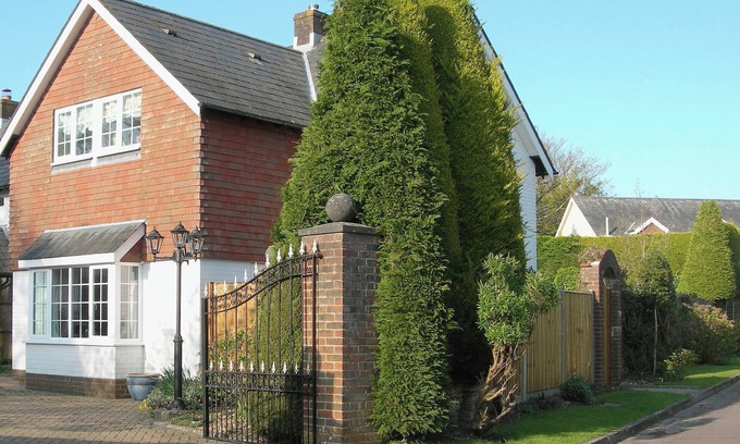 New Forest District Cottage | 1 bedroom accommodation in Sway, near Lymington