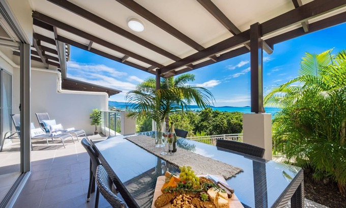 Airlie Beach Apartment | 1 Bedroom Apartment in Airlie Beach with Stunning Sea Views.