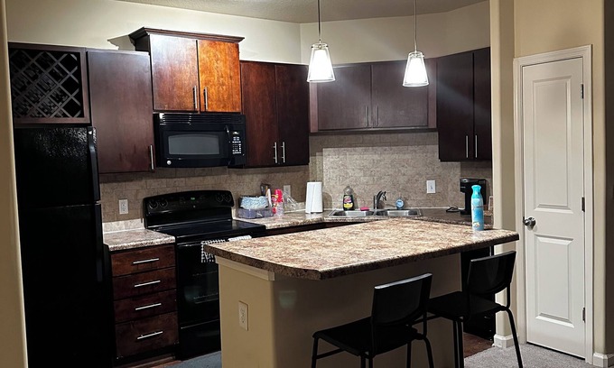 Executive Park Apartment | 1-bedroom apartment in Charlotte with WiFi