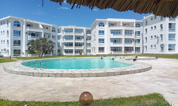 Malindi Apartment | 1-Bedroom Apartment with pool view, beach experien