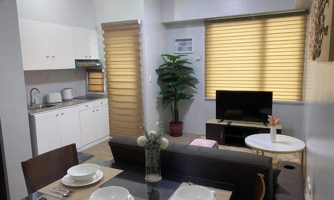 Muntinlupa Apartment | 1 bedroom condo unit with balcony, netflix wifi and pool